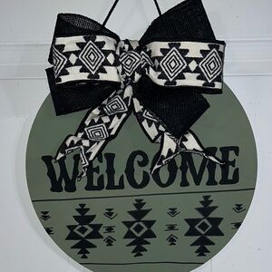 Welcome Sign with Bow